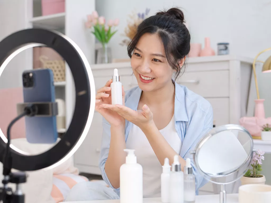Mewon Korean Cosmetics - อยากมีแบรนด์เครื่องสำอางเป็นของตัวเอง เริ่มต้นยังไงในปี 2026 (ฉบับจับมือทำ)